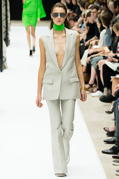 Look 25